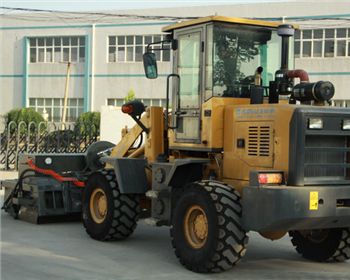 新疆無塵清掃機教你如何去除擋風(fēng)玻璃起霧水汽